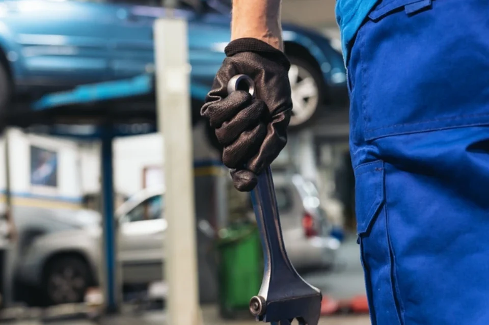 car and equipment maintenance workshops